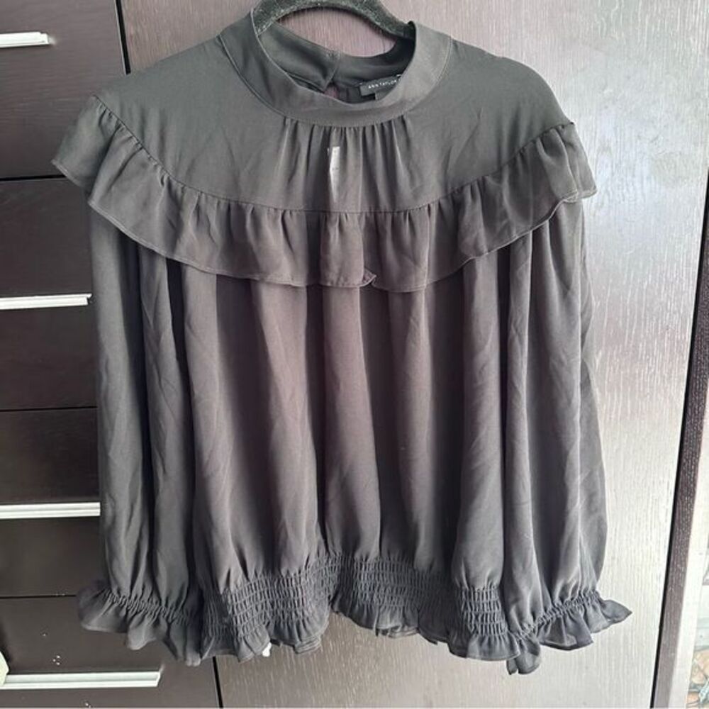 NWT! Ann Taylor Ruffle Flowy Peasant Blouse